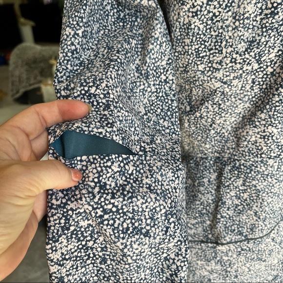 Lululemon Runaway Jacket - Picture 15 of 15